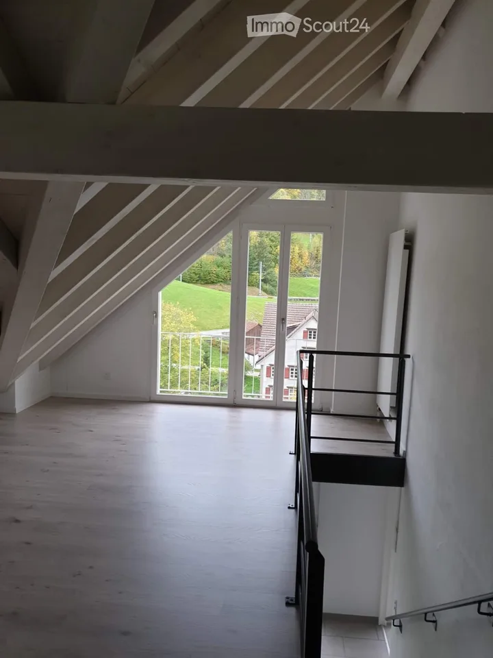 5.5-Room Maisonette with Exposed Roof Truss and Balcony Urnäsch