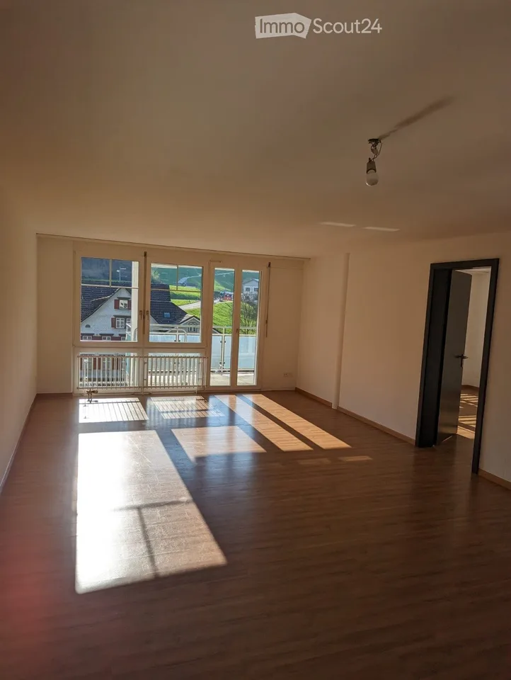 Spacious 2.5-room apartment in Urnäsch with balcony, bar counter