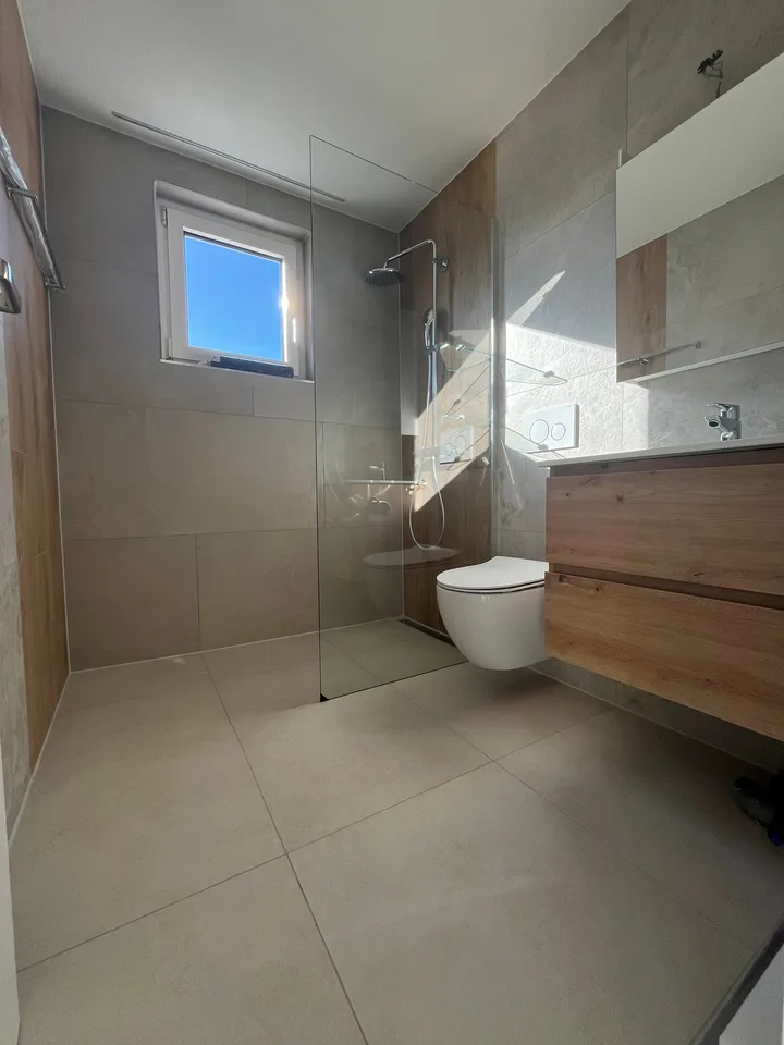 Habitation moderne dans un appartement fraîchement rénové – photo 2 sur 5