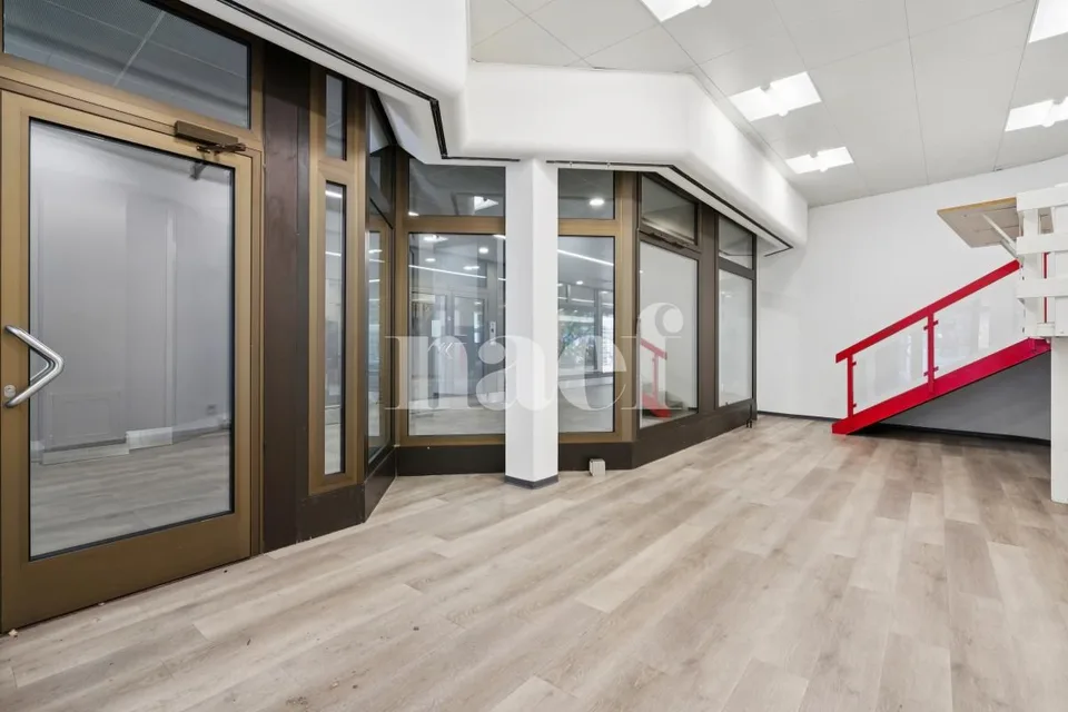 Geräumiger Gewerberaum in idealer Lage im Zentrum von Vevey, in unmittelbarer Nähe zum Bahnhof und zum Manor-Zentrum – Foto 3 von 9