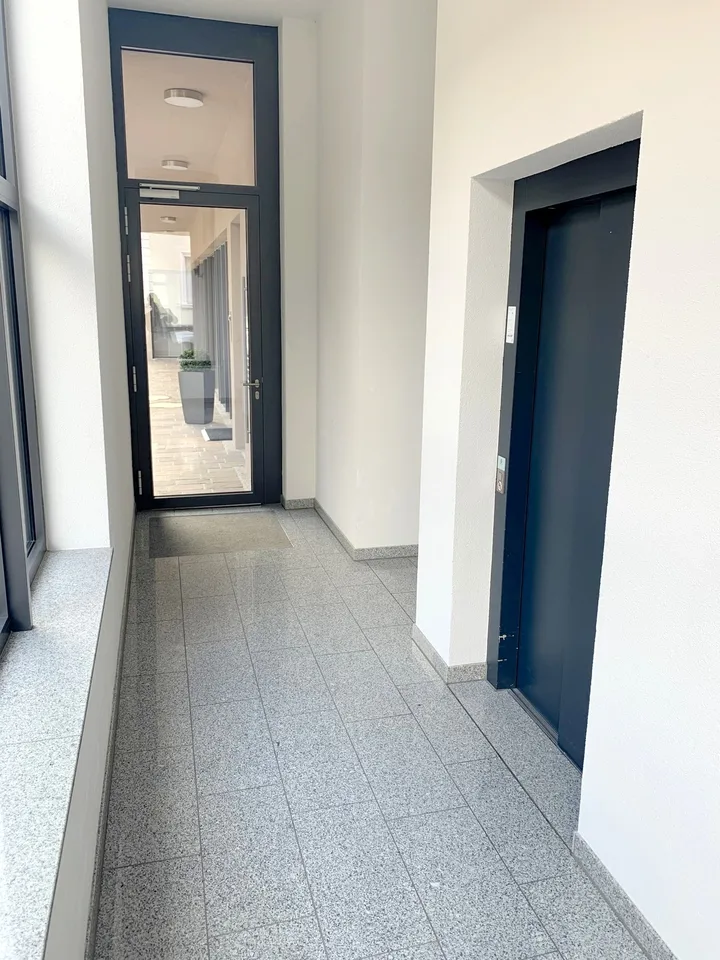 Appartamento in proprietà di 3,5 vani attraente nella migliore posizione centrale, KFW 55, con terrazza, ascensore e garage – foto 13 di 14