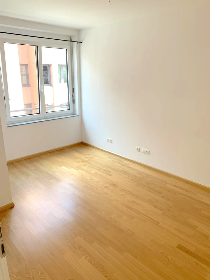 Appartamento in proprietà di 3,5 vani attraente nella migliore posizione centrale, KFW 55, con terrazza, ascensore e garage – foto 8 di 14