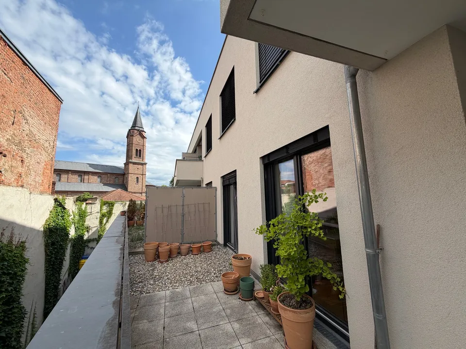 Appartamento in proprietà di 3,5 vani attraente nella migliore posizione centrale, KFW 55, con terrazza, ascensore e garage – foto 5 di 14
