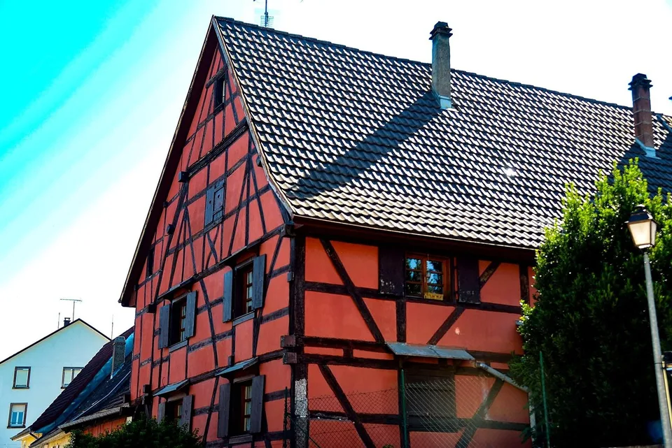 Echtes elsässisches Haus mit Nebengebäuden und 1.261 m² Grundstück im Herzen von Hégenheim – Foto 5 von 17