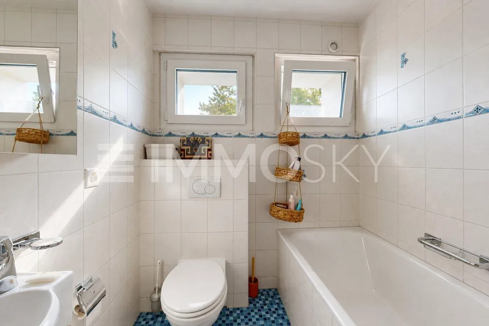 Geräumige Villa mit unabhängiger Wohnung – Foto 8 von 11