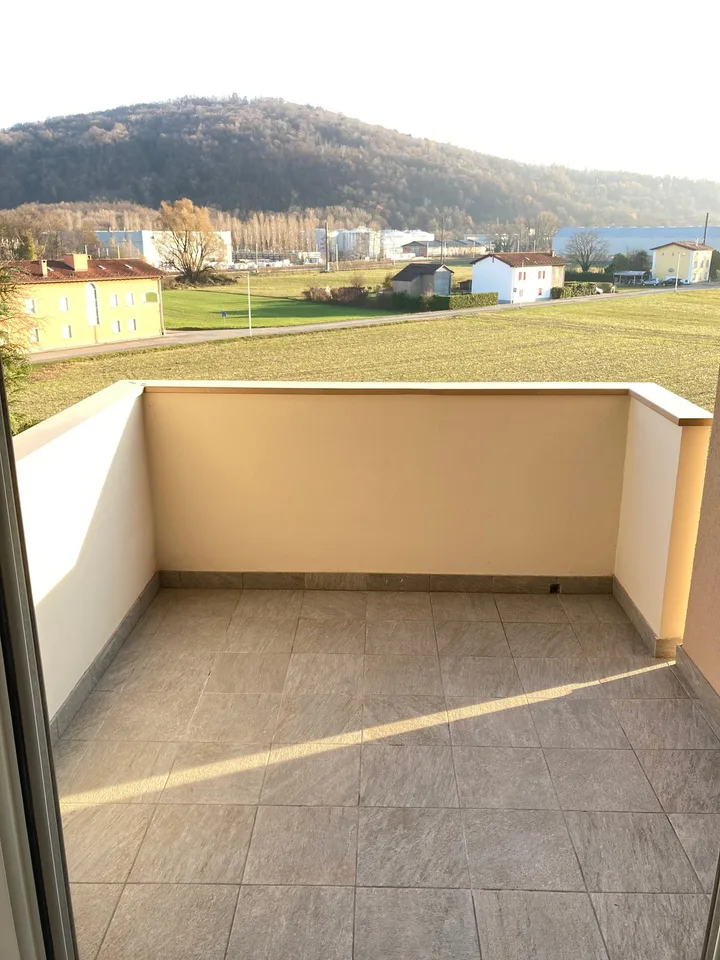 Grand appartement 4 pièces avec balcon à Stabio