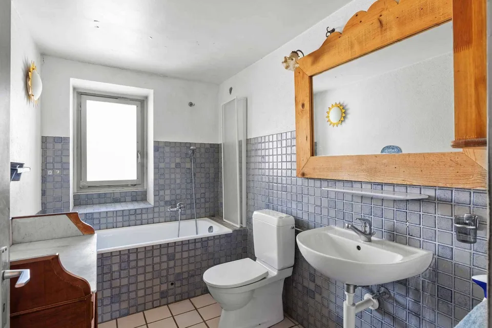 Maison à rénover avec vue sur le coeur du village – photo 9 sur 11