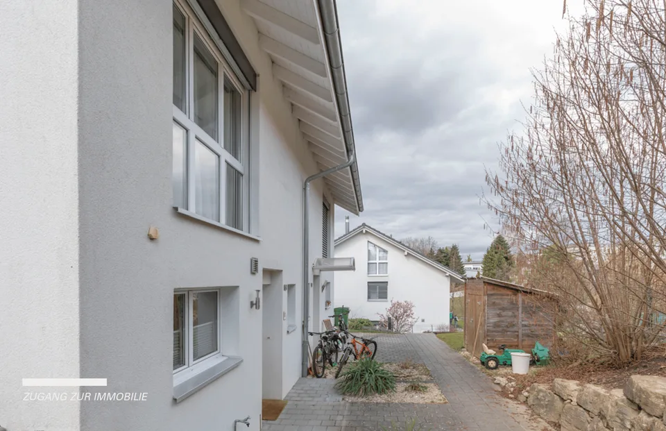 Charmantes 5.5-Zimmer-Doppeleinfamilienhaus in Lyss – Foto 4 von 28