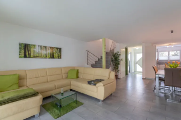 Charmantes 5.5-Zimmer-Doppeleinfamilienhaus in Lyss – Foto 8 von 28