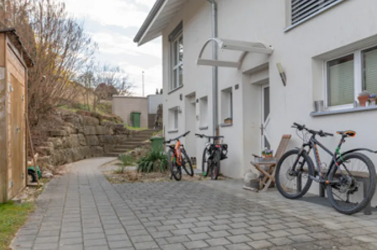 Charmantes 5.5-Zimmer-Doppeleinfamilienhaus in Lyss – Foto 3 von 28