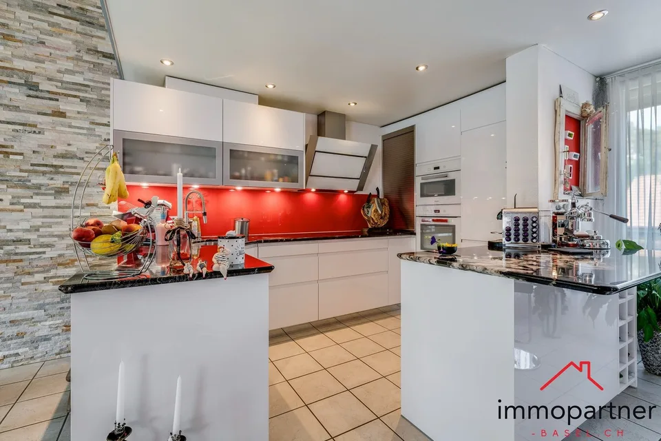Grosszügiges Wohnen mit Stil, zentraler Lage und eigener Garage – Foto 2 von 18