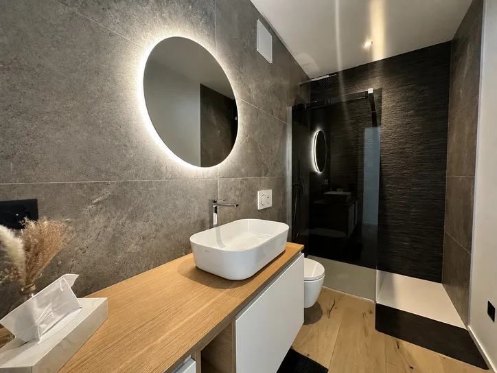 NEUES UND GERAUMIGES APARTMENT MIT PRIVATEM LIFT UND SEEBLICK – Foto 15 von 18