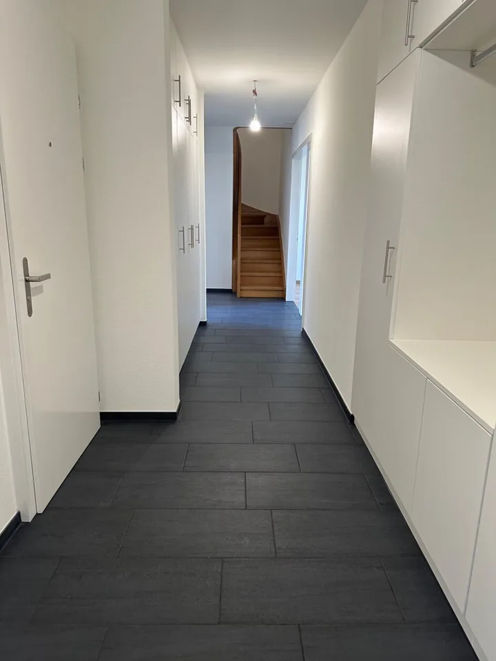 Erstvermietung: Frisch renovierte 6.5-Zimmer-Maisonettewohnung mit zwei Terrassen – Foto 8 von 13
