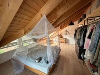 Vivre avec une vue : spacieuse maison semi-détachée de 5,5 pièces avec jardin