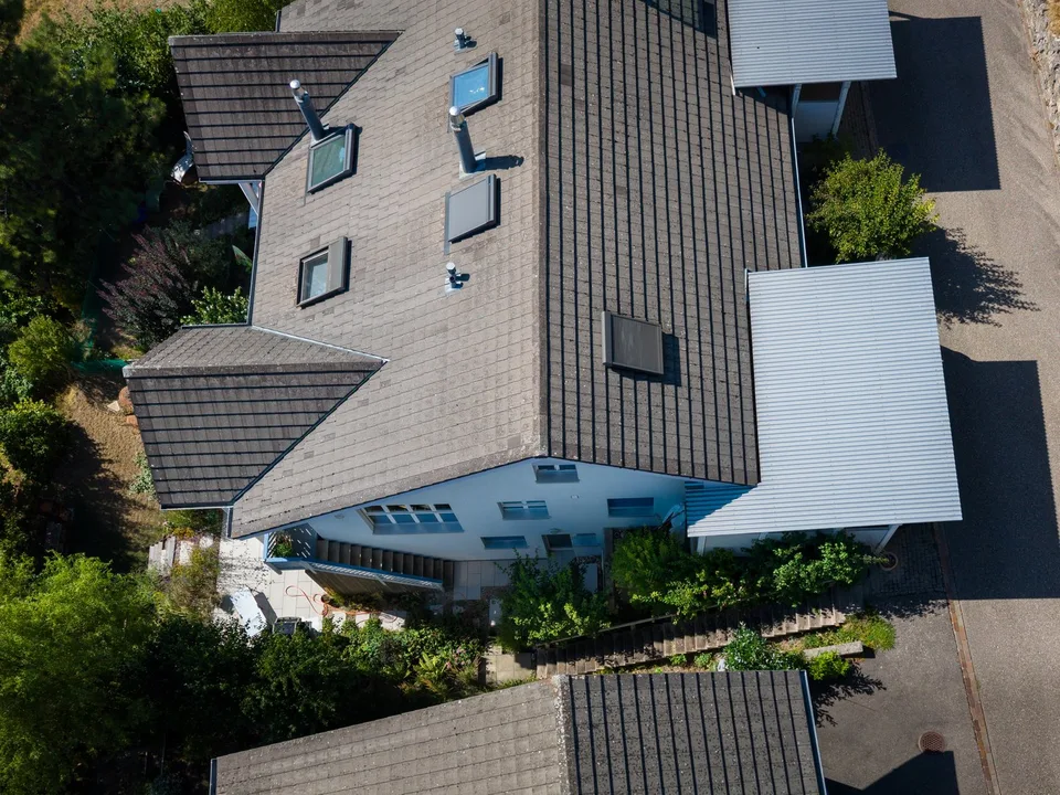 Vivre avec une vue : spacieuse maison semi-détachée de 5,5 pièces avec jardin