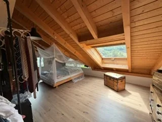 Vivre avec une vue : spacieuse maison semi-détachée de 5,5 pièces avec jardin