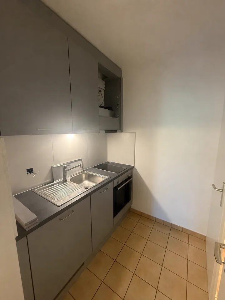 Charmantes Studio mit Balkon in Neuchâtel – Foto 2 von 6