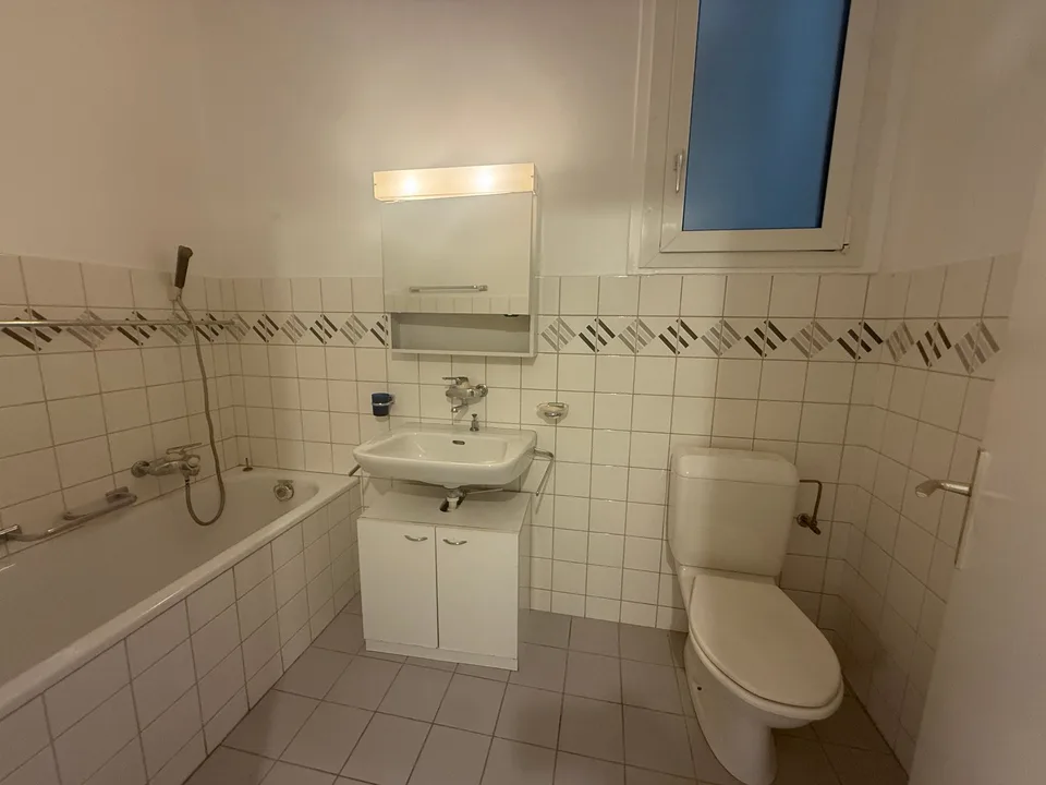 Charmantes Studio mit Balkon in Neuchâtel – Foto 4 von 6
