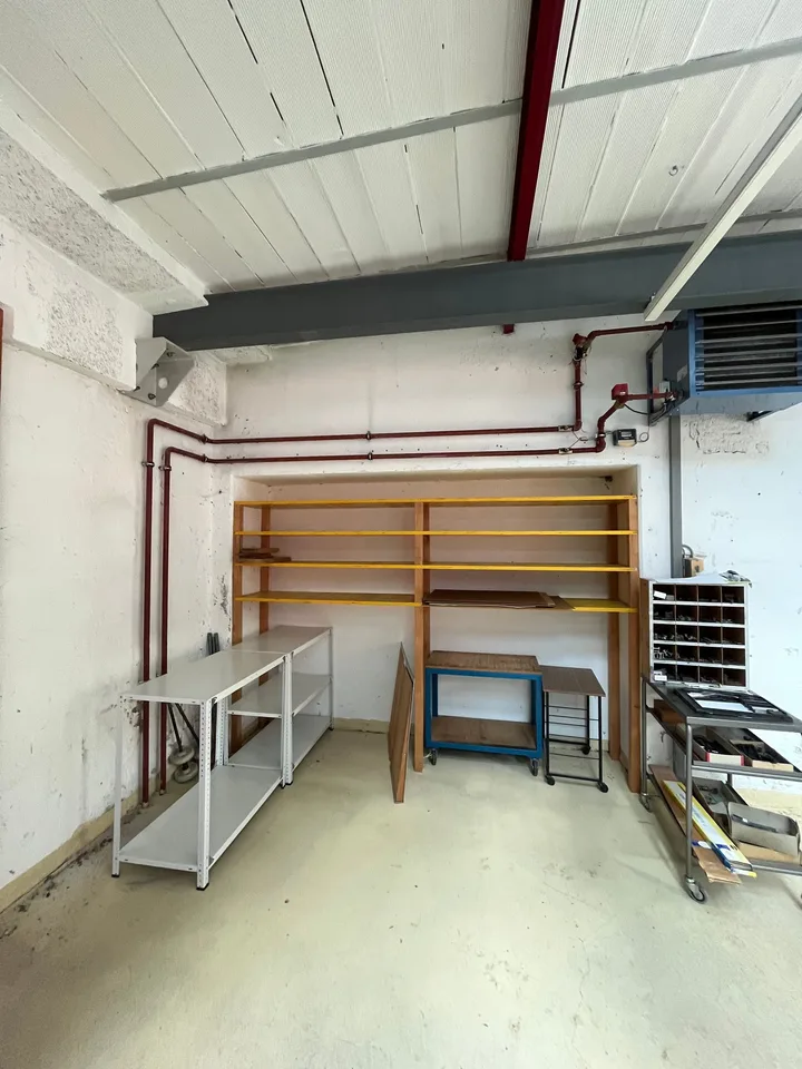 Historische Fabrikfläche mit Charakter – 250 m² Gewerberaum in Aeugstertal – Foto 9 von 13