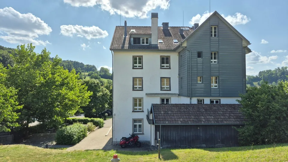 Historische Fabrikfläche mit Charakter – 250 m² Gewerberaum in Aeugstertal – Foto 3 von 13