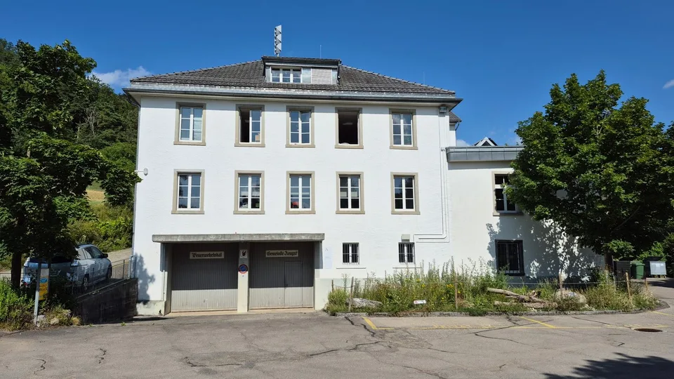 Historische Fabrikfläche mit Charakter – 250 m² Gewerberaum in Aeugstertal – Foto 2 von 13
