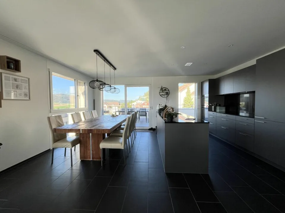After First Occupancy - Modern 4.5-Room Attic Apartment in the Heart of Uffikon