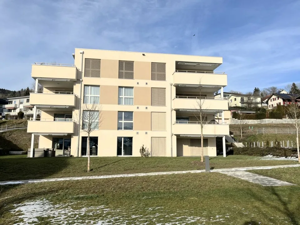 After First Occupancy - Modern 4.5-Room Attic Apartment in the Heart of Uffikon