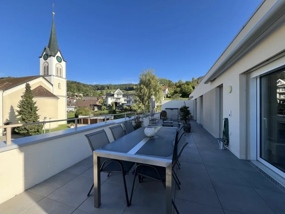 After First Occupancy - Modern 4.5-Room Attic Apartment in the Heart of Uffikon