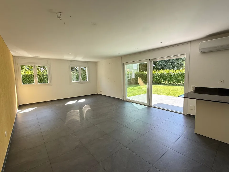 Wohnung mit 3.5 Zimmern, ausgestattet mit allen Annehmlichkeiten und privatem Garten! – Foto 2 von 11