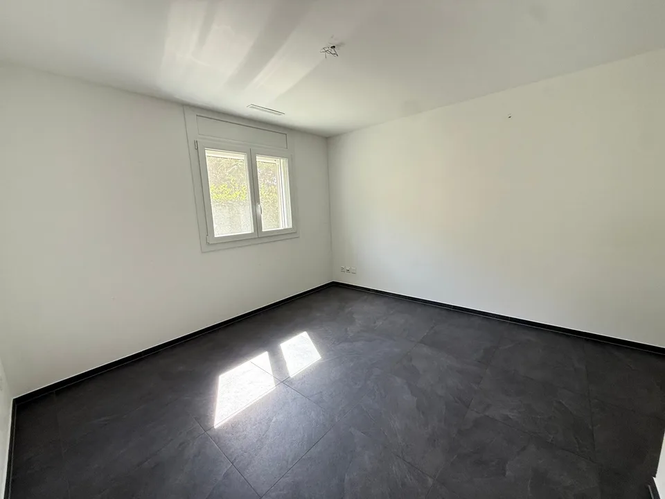 Wohnung mit 3.5 Zimmern, ausgestattet mit allen Annehmlichkeiten und privatem Garten! – Foto 8 von 11