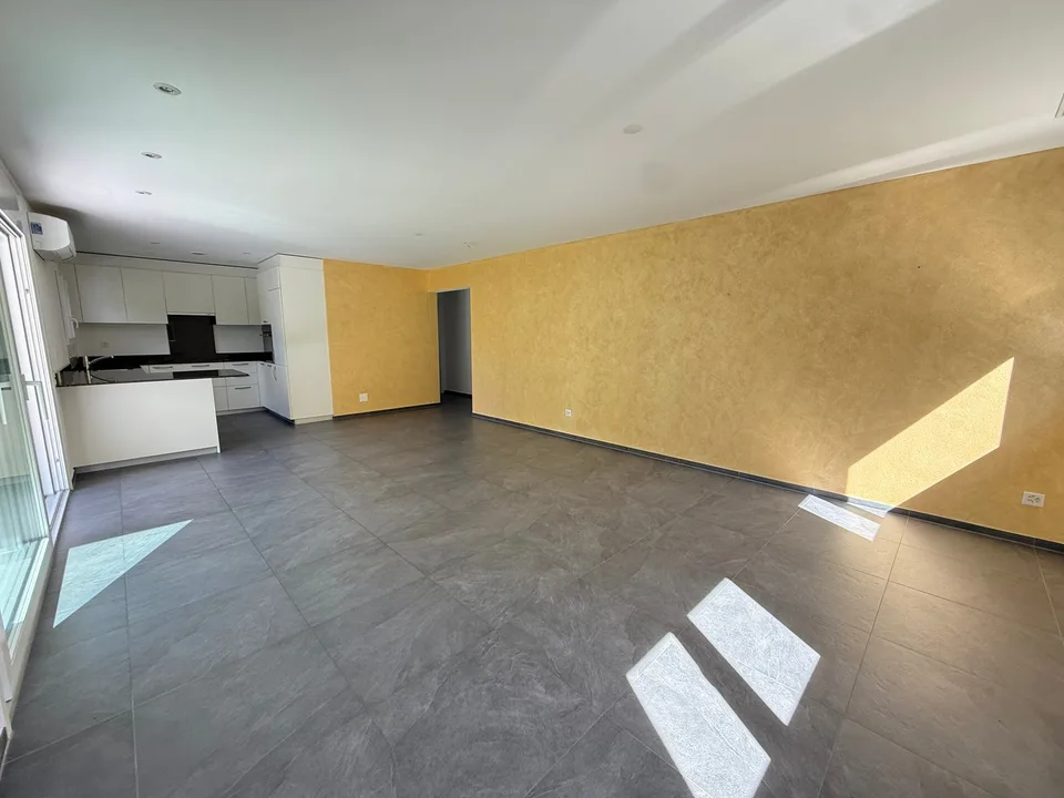 Wohnung mit 3.5 Zimmern, ausgestattet mit allen Annehmlichkeiten und privatem Garten! – Foto 4 von 11