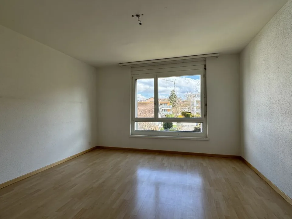 Bel appartement de 3.5 pièces au rez-de-chaussée avec coin salon
