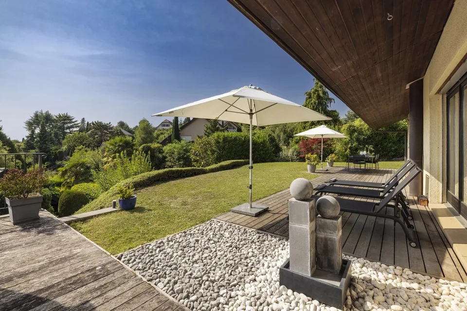 Schöne Einzelvilla mit hübschem Seeblick – Foto 5 von 13