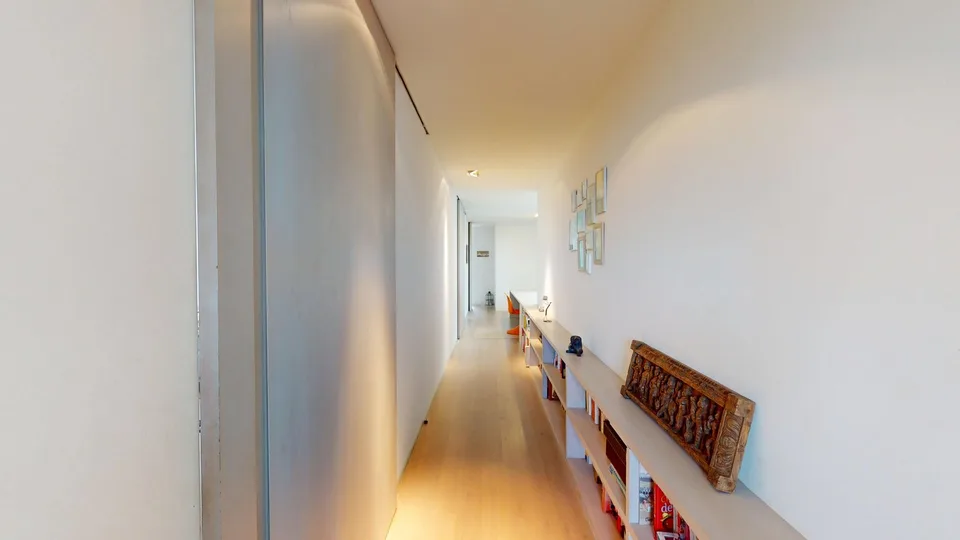 Stanze luminose in architettura aperta - cortile interno spazioso con piscina a Binningen – foto 11 di 14