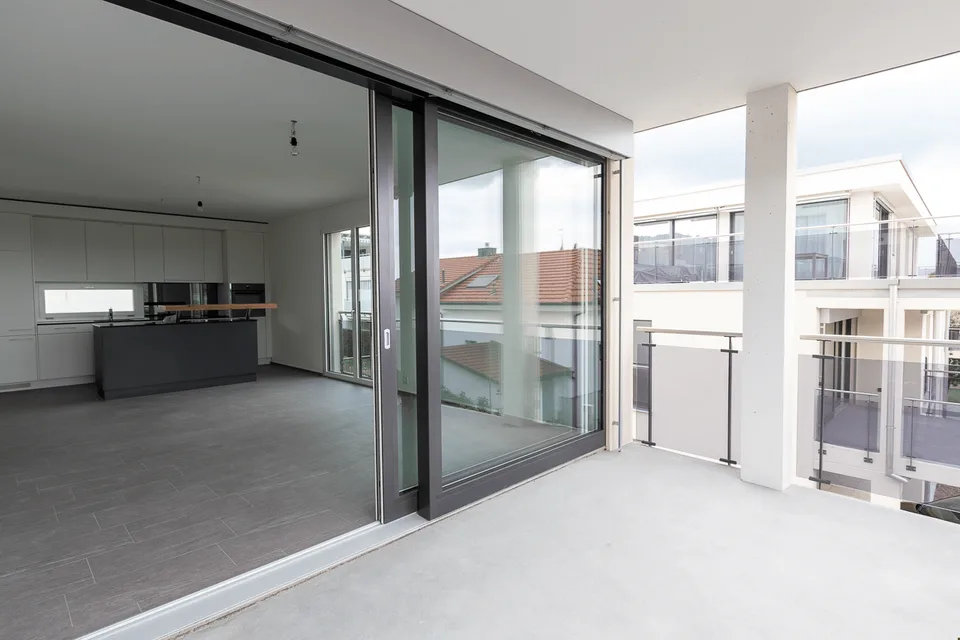 Appartamento moderno con standard elevati, vista sulle Alpi e balcone soleggiato a Boswil