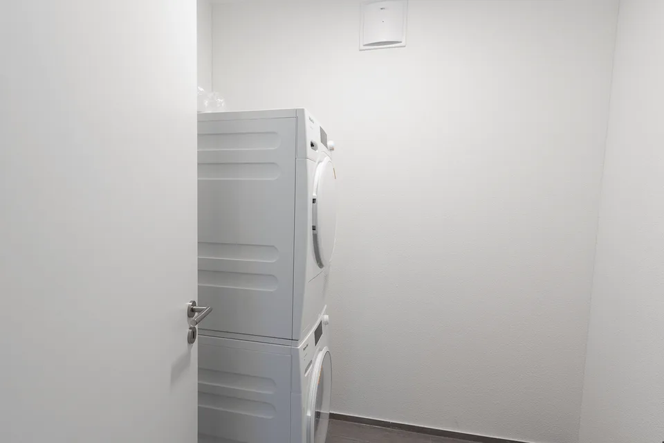 Appartamento moderno con standard elevati, vista sulle Alpi e balcone soleggiato a Boswil