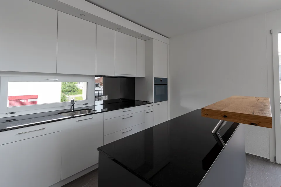 Appartamento moderno con standard elevati, vista sulle Alpi e balcone soleggiato a Boswil