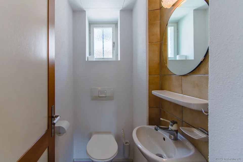 Maison à deux familles dans un emplacement central avec un potentiel de rénovation attrayant – photo 7 sur 13