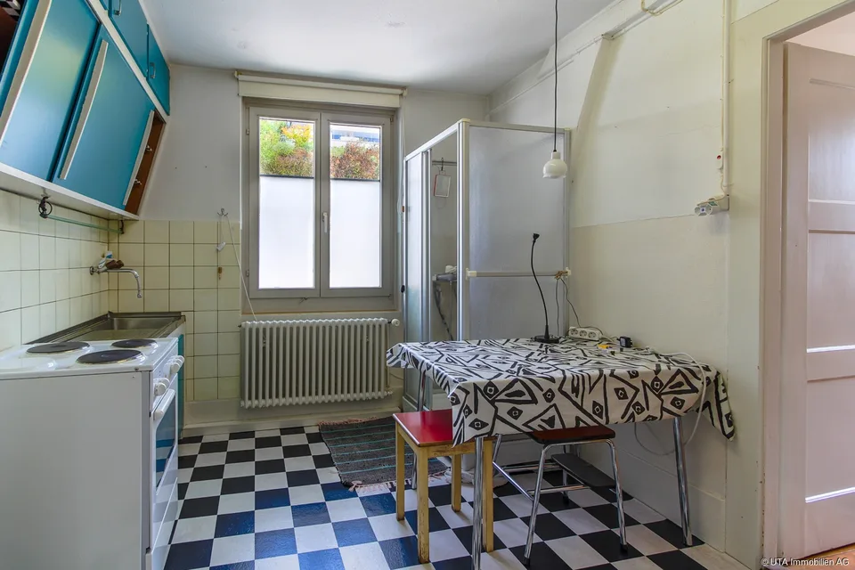 Maison à deux familles dans un emplacement central avec un potentiel de rénovation attrayant – photo 11 sur 13