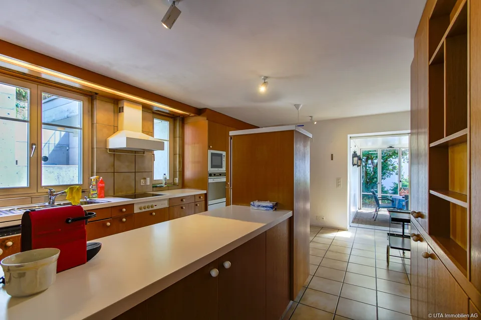 Maison à deux familles dans un emplacement central avec un potentiel de rénovation attrayant – photo 2 sur 13