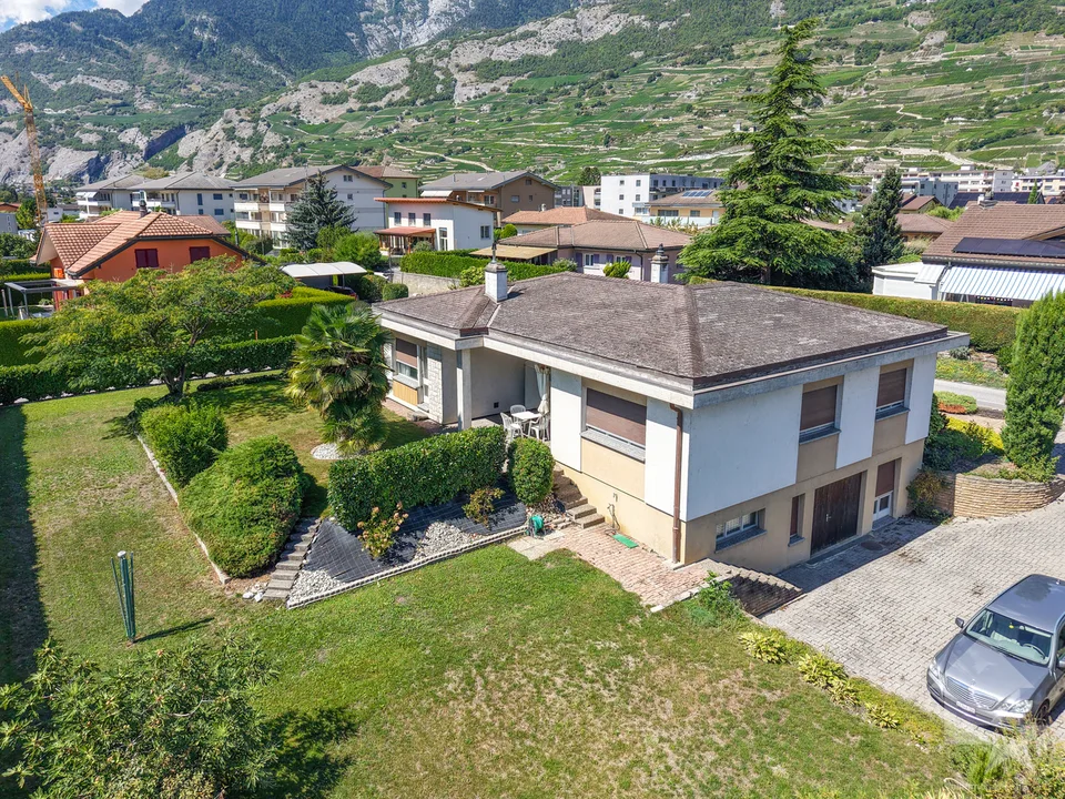 Charmante villa de 6.5 pcs avec magnifique jardin, situation idéale et calme – foto 3 di 13