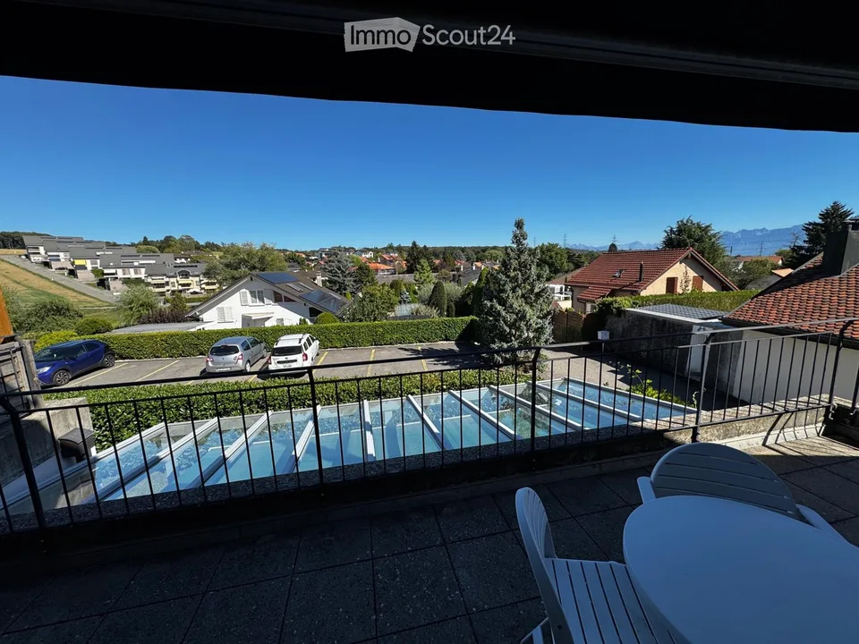 Grande monolocale arredato con balcone vicino a Renens/Crissier