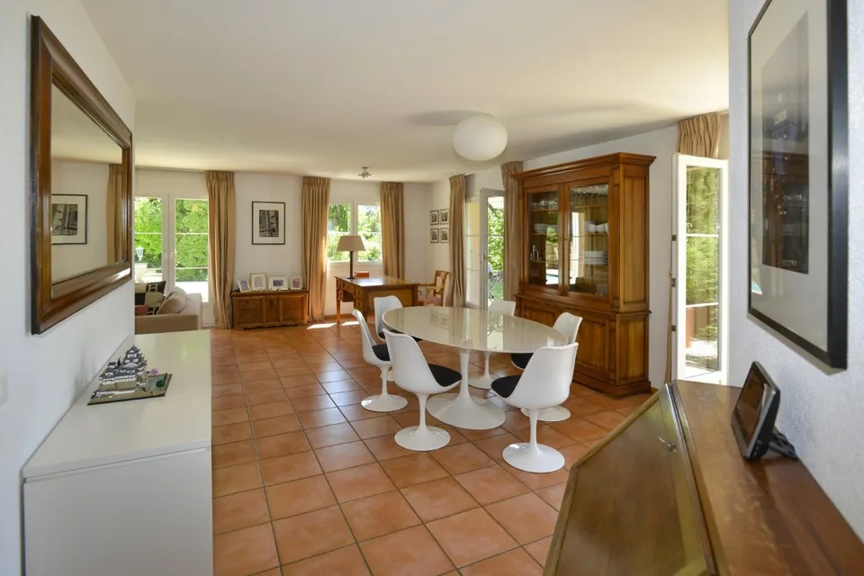 Prächtige und geräumige 7,5-Zimmer-Villa mit Pool – Foto 9 von 20