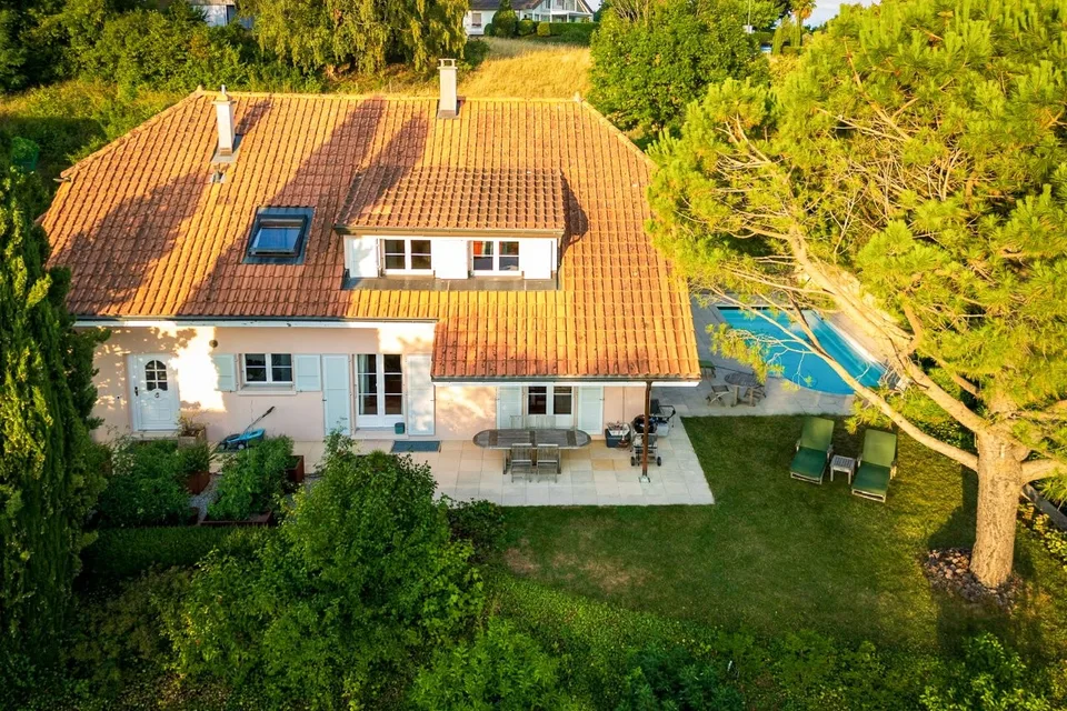 Prächtige und geräumige 7,5-Zimmer-Villa mit Pool – Foto 2 von 20