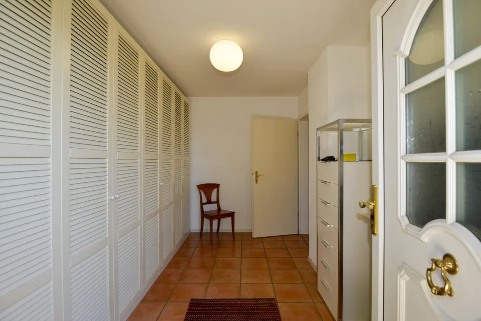 Prächtige und geräumige 7,5-Zimmer-Villa mit Pool – Foto 8 von 20