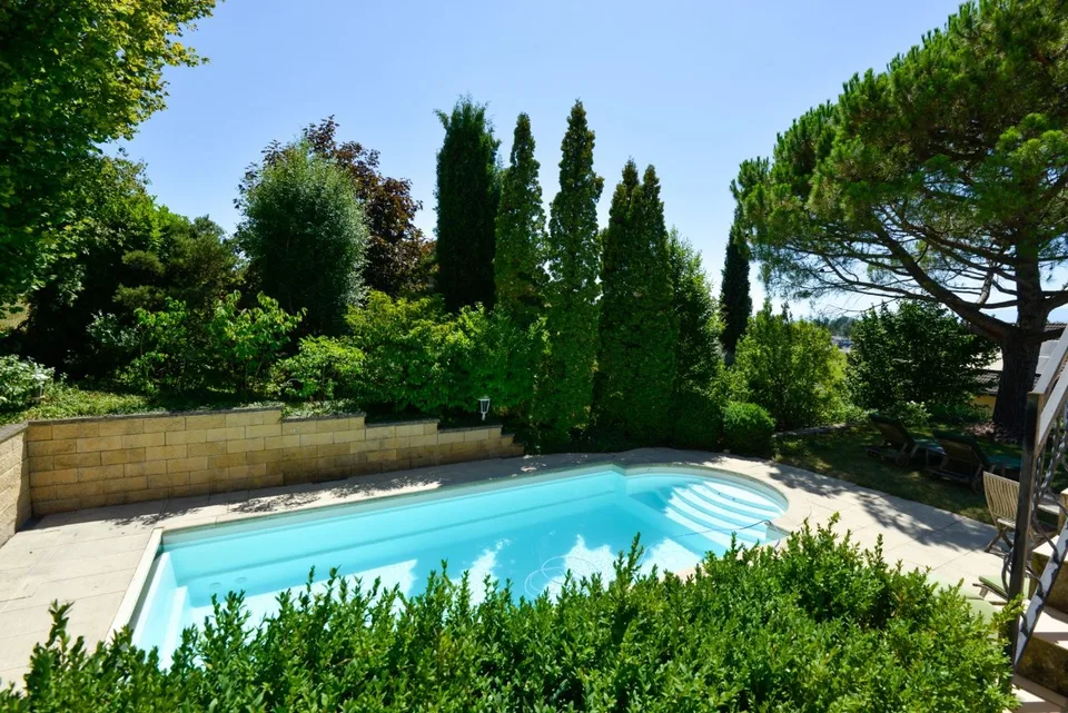 Prächtige und geräumige 7,5-Zimmer-Villa mit Pool – Foto 5 von 20