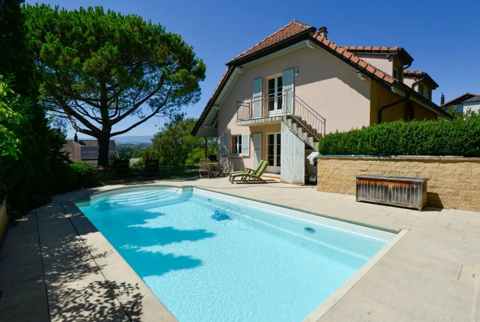 Prächtige und geräumige 7,5-Zimmer-Villa mit Pool – Foto 4 von 20
