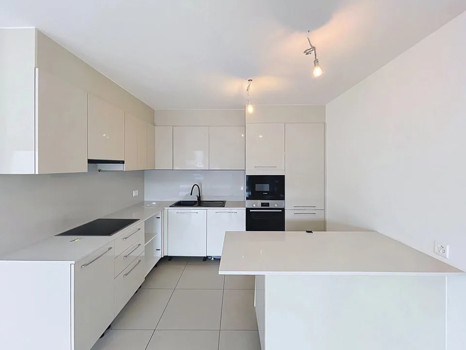 Geräumige 5.5-Zimmer-Villa mit Terrasse und Garten – Foto 4 von 13