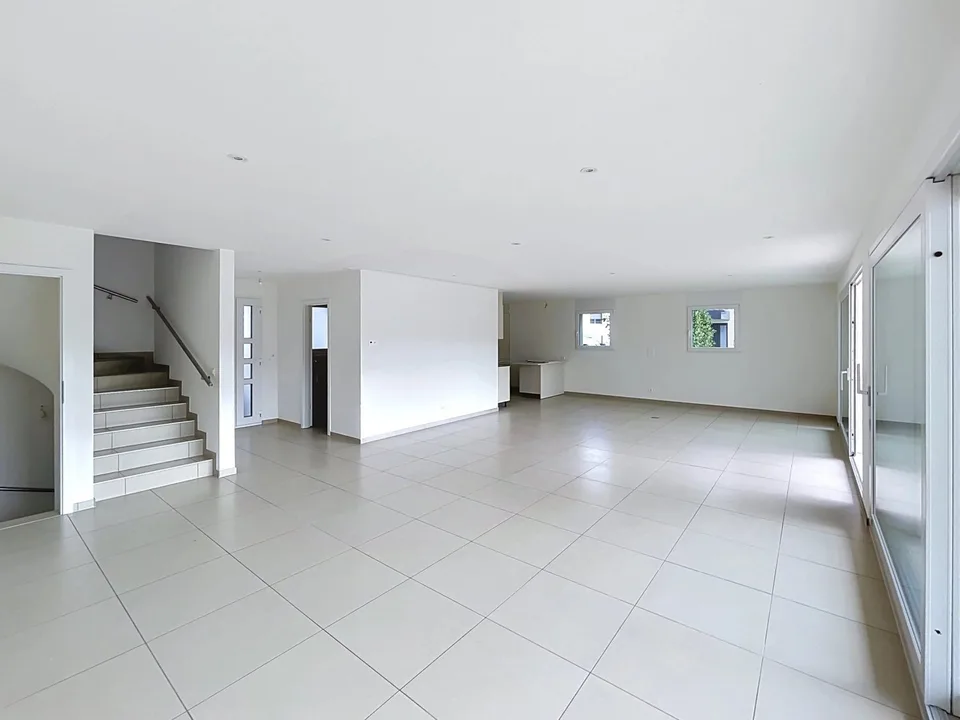 Geräumige 5.5-Zimmer-Villa mit Terrasse und Garten – Foto 6 von 13