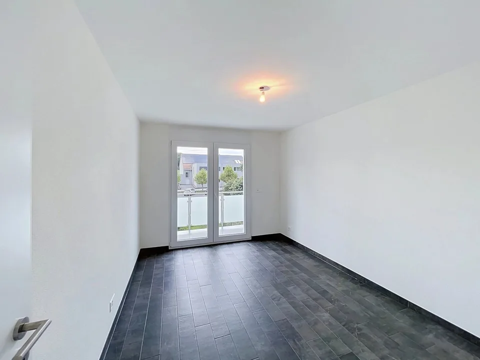 Geräumige 5.5-Zimmer-Villa mit Terrasse und Garten – Foto 9 von 13